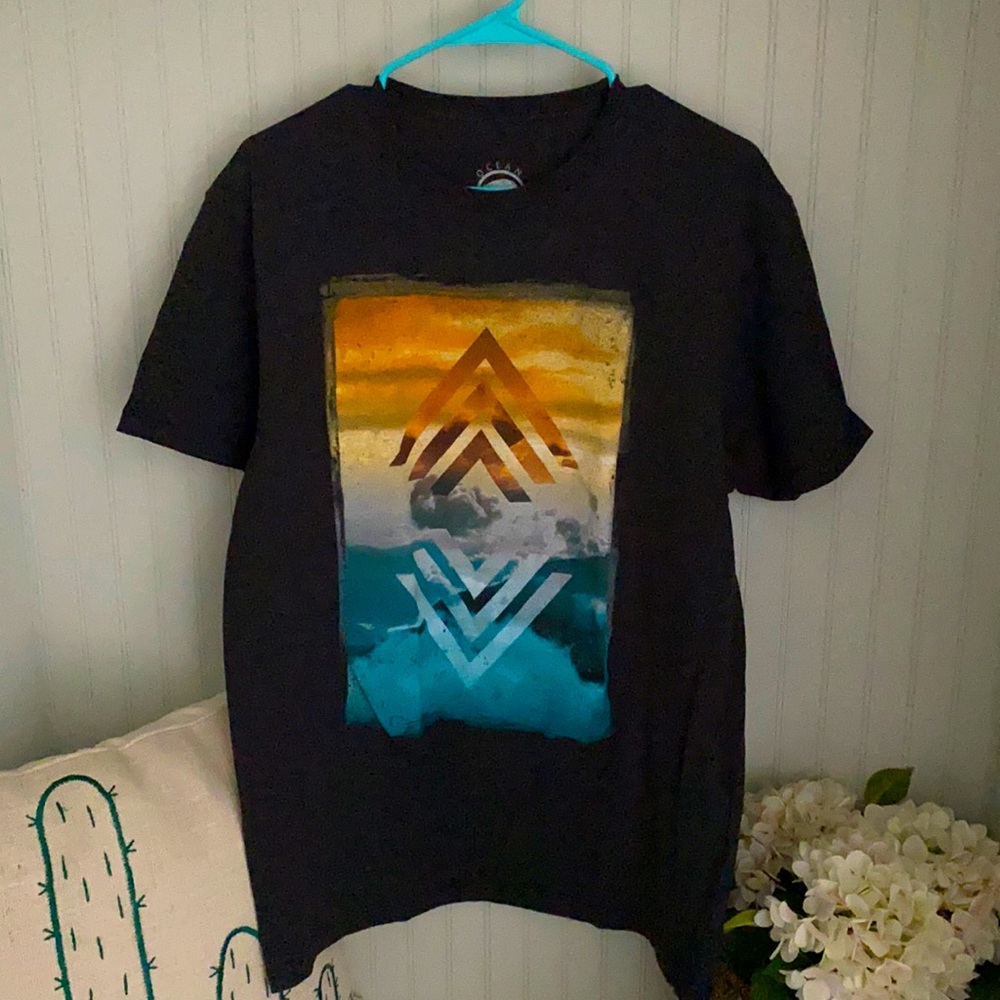 Short sleeve graphic t shirt